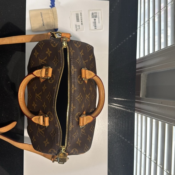 Louis Vuitton Brown Satchel with Structured Shape and Leather Material - Picture 6 of 6